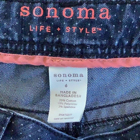 Sonoma Women's Blue Polka Dot Denim Modern Bermudas Size 6 Preloved - Picture 3 of 4